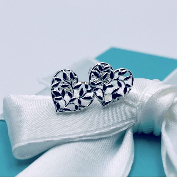 Olive leaf heart earrings Clearance